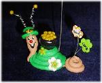 St. Patrick's Seasonal Snail Photo or Note Holder- Handmade with glazed Fimo. Nickel and silver wire are used for final details. Each Item can be personalized or the note can bring a special message. (Please, specify it with your order) 
